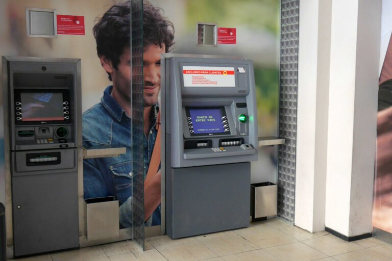 Cómo Sacar un Crédito por Cajero en Banco Entre Ríos Fácilmente 26 cliente usando cajero automatico banco entre rios