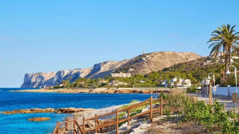 Qué es La Avenida en Punta Alta y qué ofrece a los visitantes