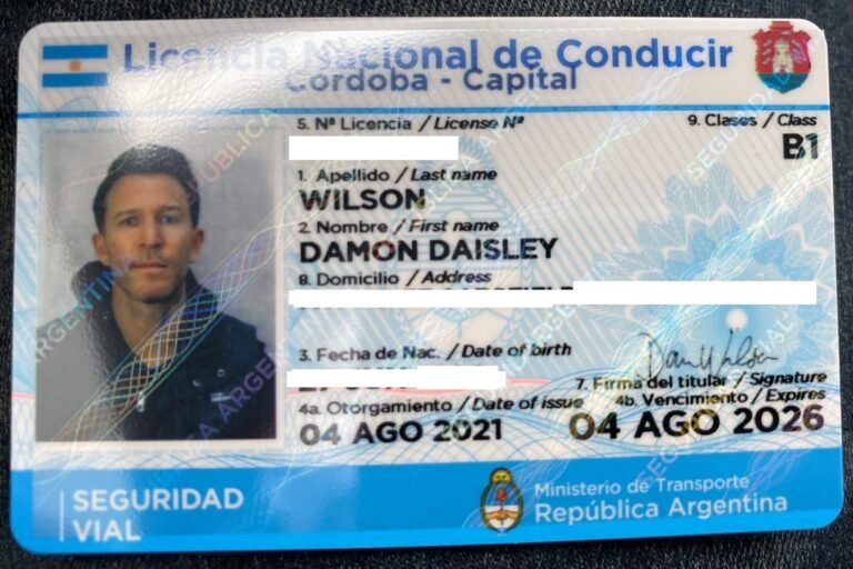 policia reteniendo licencia de conducir argentina